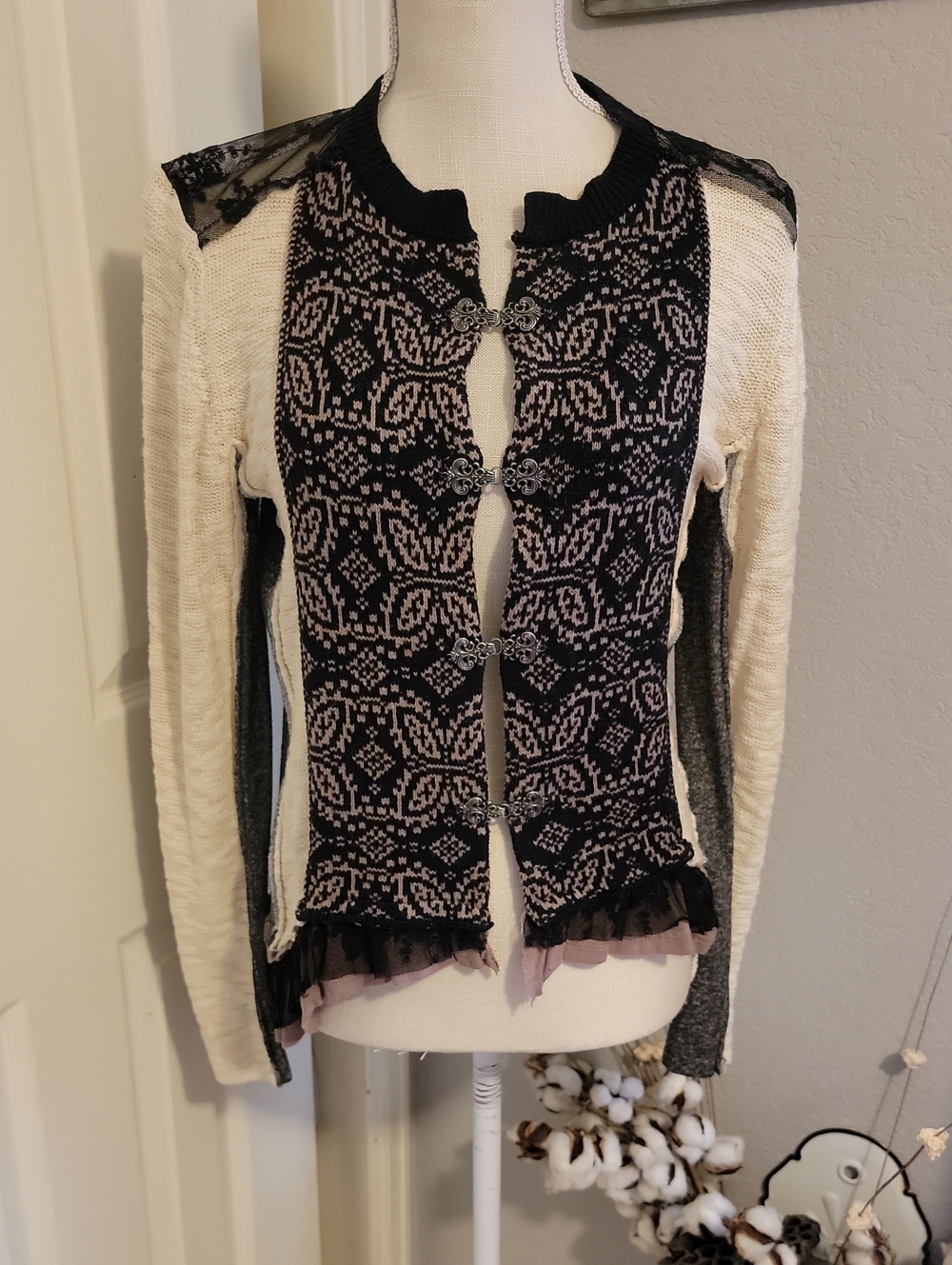 BKE Black & Cream Patterned Women's Sweater Cardigan
